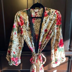 NWT GORGEOUS FLORAL SATIN ROBE SZ 4-6 🌺
